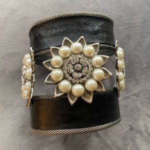 Luxury jaw dropping show piece cuff bracelet